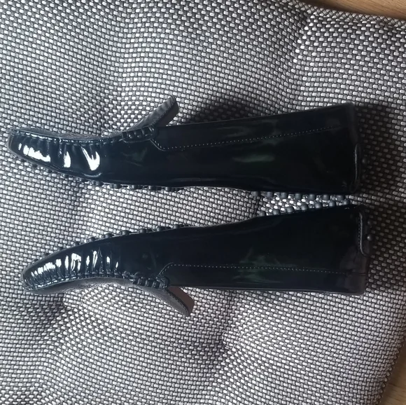 NWOT- Tods Patent Leather Gommini